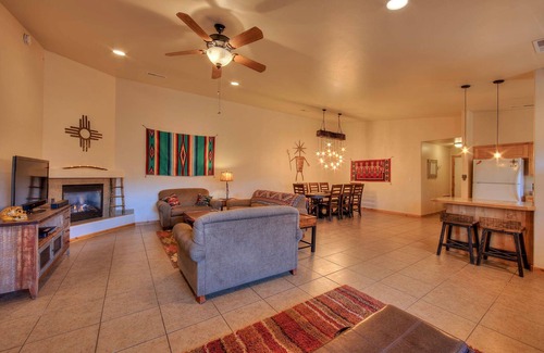 Moab House | Casa de Zia- Downtown, Hot tub, Fireplace, Indoor Pool, Sleeps 9 - 6 in bedrooms