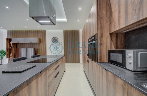 Ghaxaq House | Casa Del 'Arte in Ghaxaq – Rooftop Pool & Garage