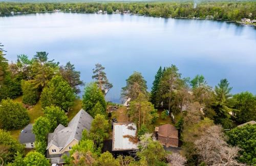 Washago House | Casa Del Capo Luxury Lakefront Retreat with Infrared Sauna, Dock, EV