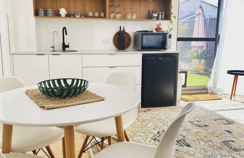 Anna Bay Apartment | Casa Del Maya - King Unit by the Sea - A/C, WiFi, Pet friendly, private, seaside