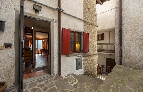 Adrara San Martino Apartment | Casa del Picchio in Adrara San Martino