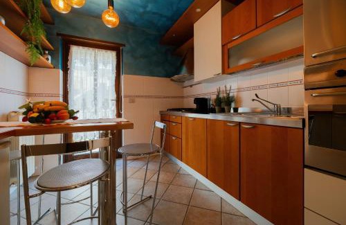 Gorizia Apartment | Casa di Iaio - 90 m2 apt with Free Wi-Fi, Netflix, Home Cinema & Parking