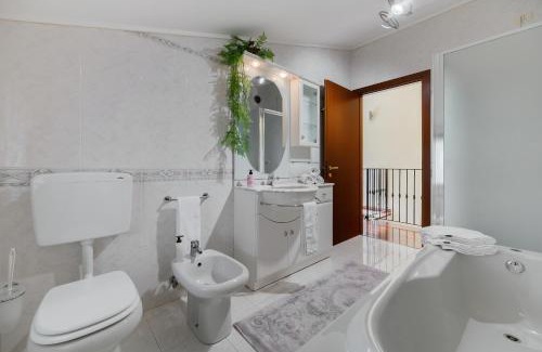 Gorizia Apartment | Casa di Iaio - 90 m2 apt with Free Wi-Fi, Netflix, Home Cinema & Parking