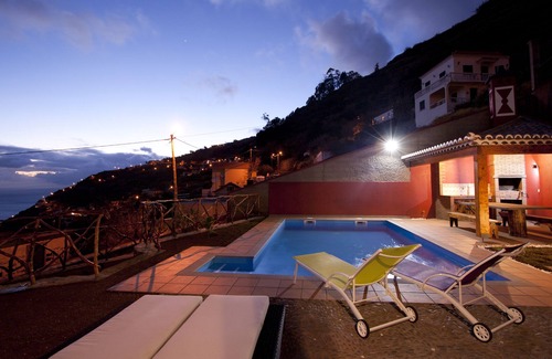 Arco da Calheta Cottage | Casa do Barco, Rustic house with salt pool and sea view