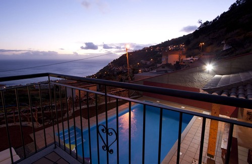 Arco da Calheta Cottage | Casa do Barco, Rustic house with salt pool and sea view