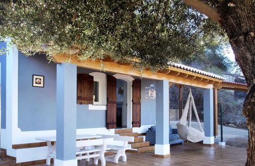 Espirito Santo Villa | Casa do Rio with Mountain View, Jacuzzi & Wi-Fi