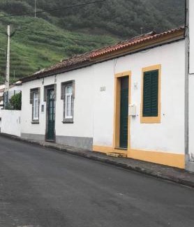 Faial Da Terra House | Casa do vermelho
