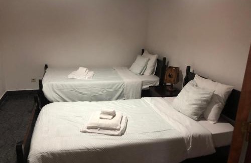 Faial Da Terra House | Casa do vermelho