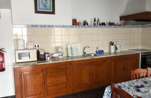 Faial Da Terra House | Casa do vermelho