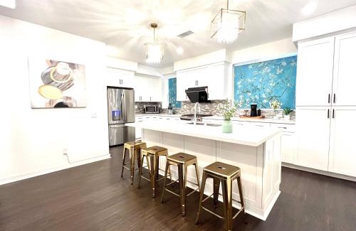 Irvine Business Complex House | Casa Dolce Vita - Luxury Modern Stays - Flexible Monthly Arrangements Available 30-Night Minimum