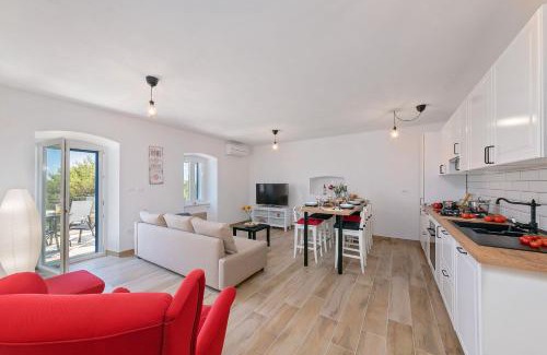 Viskovici House | Casa Dorella in peaceful location with a sea view