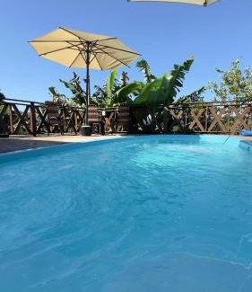 Piratuba House | Casa dos Gerânios com Piscina - 4 Quartos climatizados, espaçosa ideal para encontro de grupos e familiares, próximo do Parque Termal!