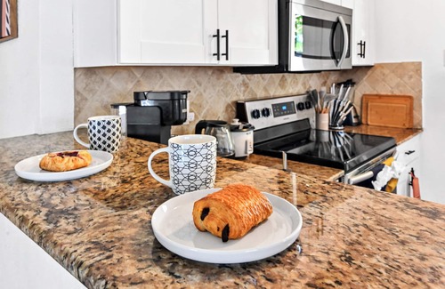 Lantana House | Casa Dove: Pool & King 2mi Beach, with King Bedn