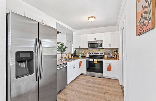 Lantana House | Casa Dove: Pool & King 2mi Beach, with King Bedn
