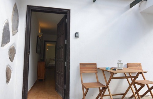 Hermigua Apartment | Casa El Patio - Cozy studio with shared terrace, barbecue and mountain views