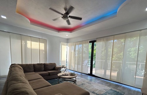 Pristine Bay Villa | Casa Encanto close to the beach Coral View Village