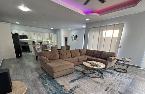 Pristine Bay Villa | Casa Encanto close to the beach Coral View Village