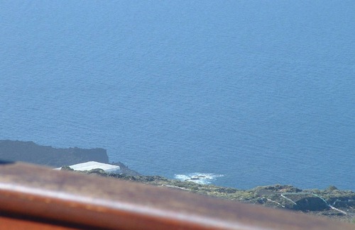 Los Quemados House | Casa los Viñedos (A) with views of the sea, the mountains and the volcanoes.
