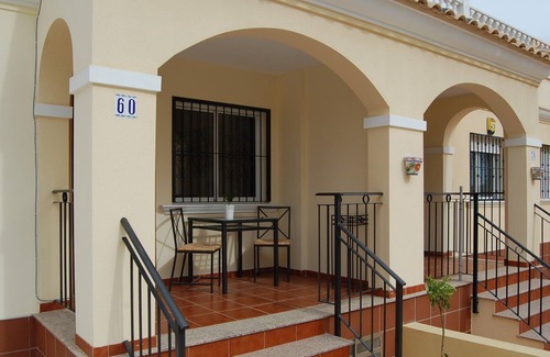 Almoradi House | Casa Feliz: House with a beautiful garden!
