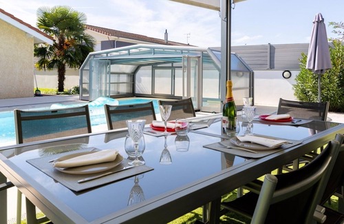 Bourg-en-Bresse House | Casa Fernandes with heated indoor swimming pool