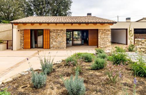 Camos House | Casa Gessamí Alojamiento en el Pla de l'Estany