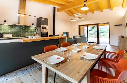 Camos House | Casa Gessamí Alojamiento en el Pla de l'Estany