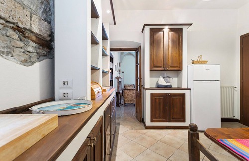 Claino Con Osteno House | Casa Glicine On The Lake, Vintage 4 Br Apartment With Garden By Halldis