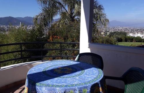 Salta House | CASA GRAND BOURG CON MAGNÍFICA VISTA Y PILETA