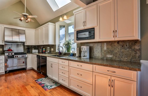 Eastside Santa Cruz House | Casa Grande overlooking Twin Lakes Beach