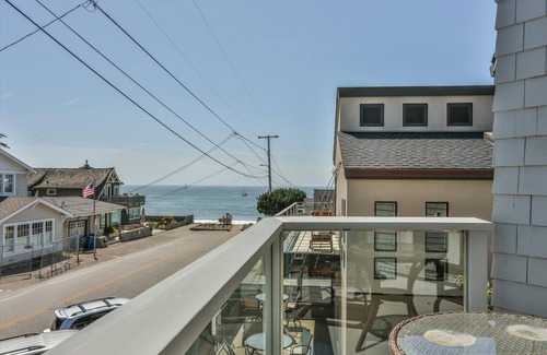 Eastside Santa Cruz House | Casa Grande overlooking Twin Lakes Beach