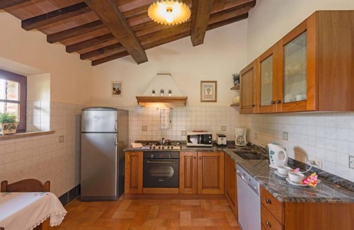 Popoltaio-Schiacciato House | Casa Graziani by Interhome