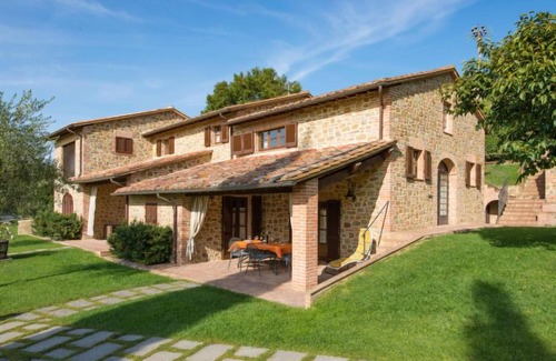 Popoltaio-Schiacciato House | Casa Graziani by Interhome