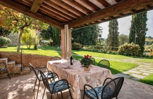 Popoltaio-Schiacciato House | Casa Graziani by Interhome