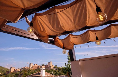 Albaicin House | Casa histórica en pleno centro del Albaicín, con hermosas vistas a la Alhambra.