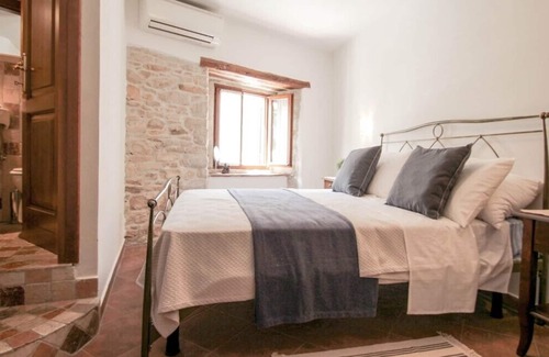 Novigrad Ski Chalet | Casa Ijana - Two Bedroom Chalet, Sleeps 4