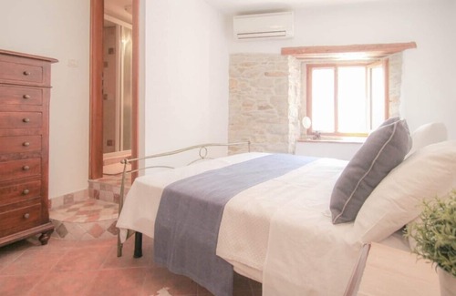 Novigrad Ski Chalet | Casa Ijana - Two Bedroom Chalet, Sleeps 4