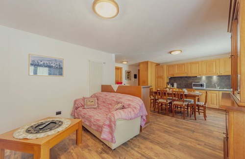 Courmayeur Apartment | Casa Jasmine - Family Apartment Wifi & Garge