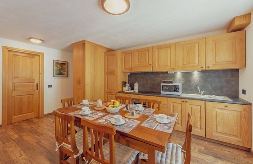 Courmayeur Apartment | Casa Jasmine - Family Apartment Wifi & Garge
