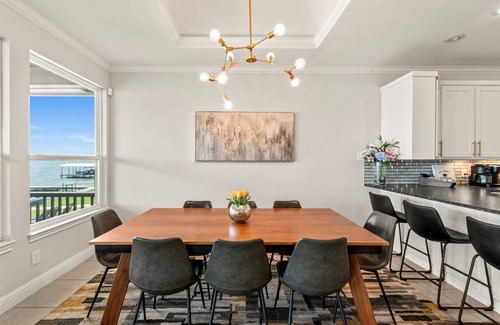 Gun Barrel City House | Casa KK | Luxe Lakefront 4BR/3BA w/Views & Dock