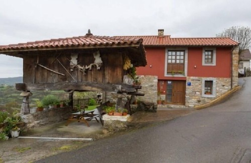 El Cuadro Cottage | Casa La Cuesta full rural accommodation in Oviedo for 6 guests
