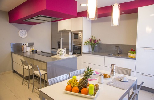 Cambados House | Casa LAS PALMERAS, holiday villa with pool and barbecue in the Rías Baixas