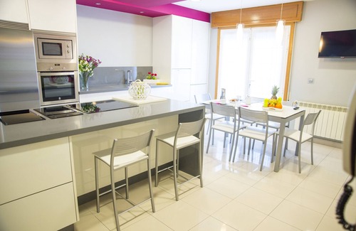 Cambados House | Casa LAS PALMERAS, holiday villa with pool and barbecue in the Rías Baixas