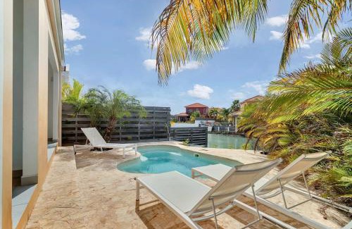 Tera Kora Villa | Casa Leeward with Pool on the Laguna Marina
