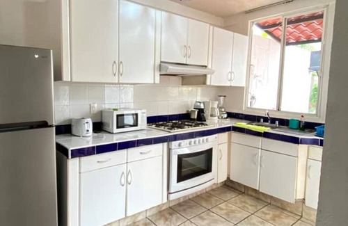 Ixtapa House | Casa Leon in the heart of Ixtapa, 10 guests with swimming pool