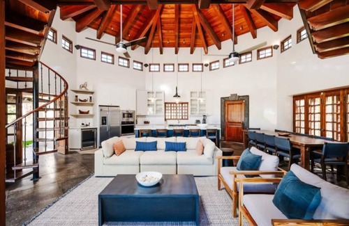 Tamarindo House | Casa Libelula, this tranquil heaven offers direct beach access.