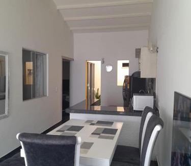 Cartago House | Casa limonar