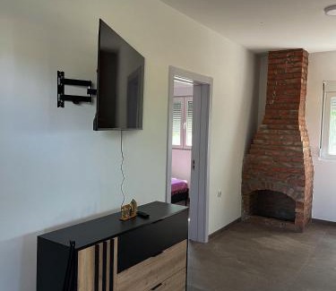 Mladenovac House | Casa Lisović