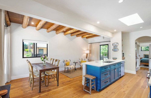 Historic Eastside House | Casa Lucia - Walk to Plaza, Outdoor Living, Gourmet Kitchen