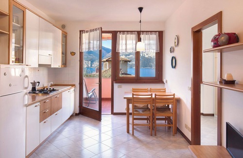 Magugnago Apartment | Casa Luna-Apartment with lake view and swimming pool, Casa Luna - Appartamento con vista lago e pisc