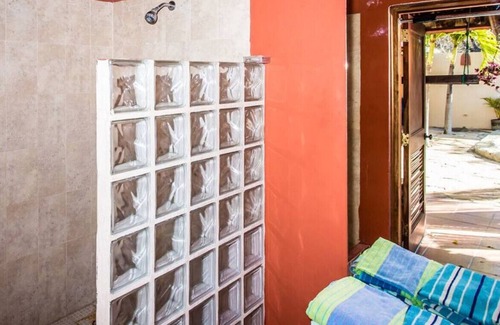 Playa Colorado House | Casa Marisombra: Fun amenities and just steps from the beach